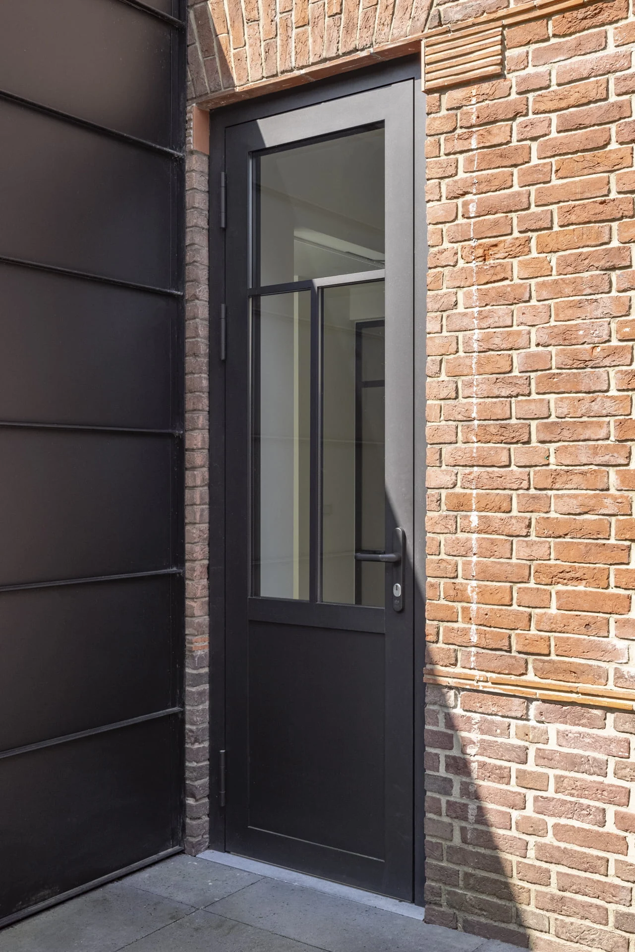 Achterdeur (buitendraaiend) aluminium met paneel en glas